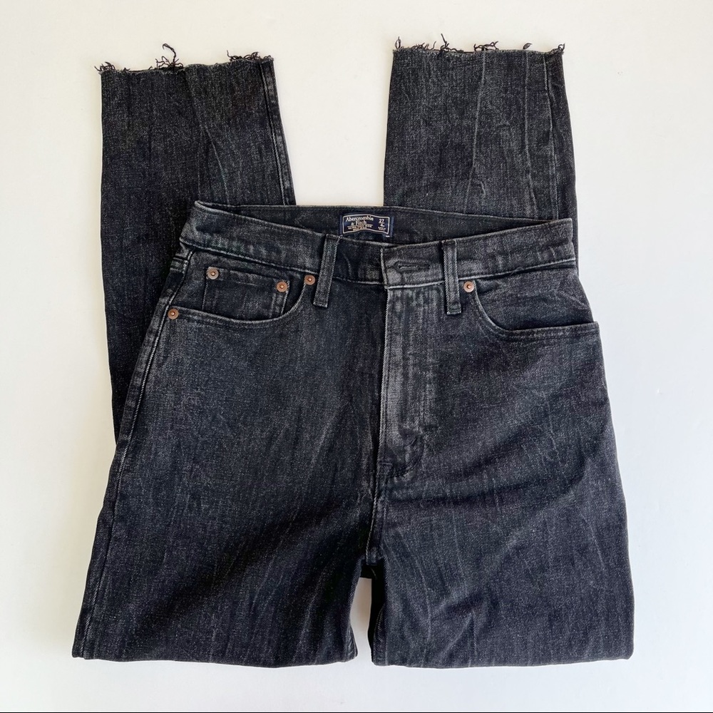 Abercrombie & Fitch Ultra High Rise Mom Jeans
